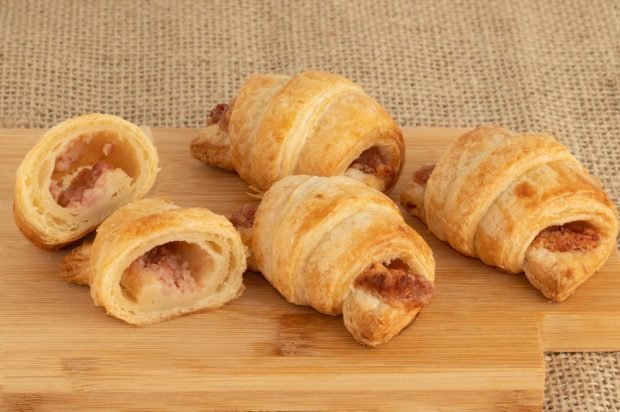 Croissants with salami – a simple and delicious recipe, how to cook step by step