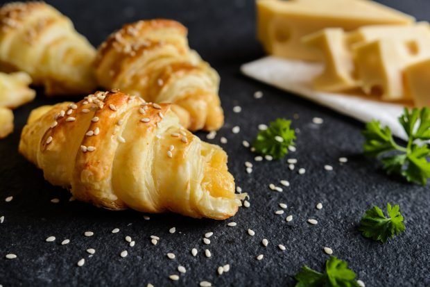 Croissants with cheese – a simple and delicious recipe, how to cook step by step