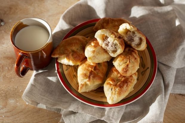 Meat pies in a frying pan