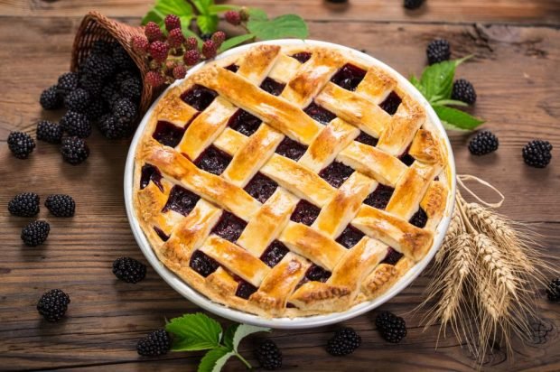 Blackberry pie is a simple and delicious recipe, how to cook step by step