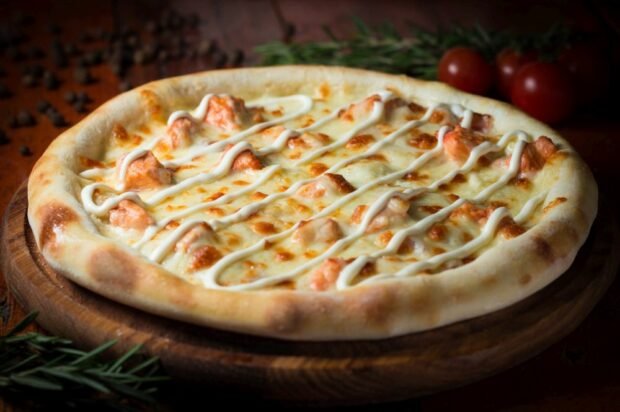 Cheese pizza with milk with chicken and bechamel sauce – a simple and delicious recipe, how to cook step by step