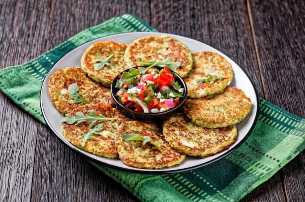 Pancakes made of zucchini and cheese on mayonnaise – a simple and delicious recipe, how to cook step by step