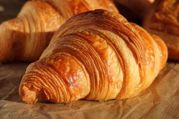 Croissants with honey from homemade puff pastry – a simple and delicious recipe, how to cook step by step