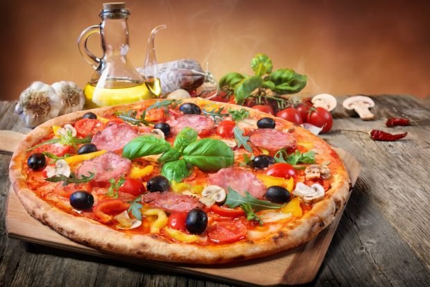 Pizza with sausage and pepper is a simple and delicious recipe, how to cook step by step