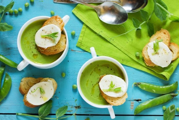 Pea soup with mozzarella – a simple and delicious recipe, how to cook step by step