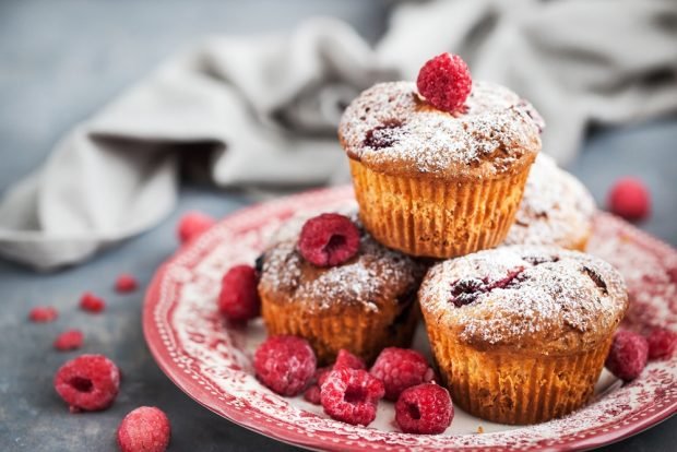 Raspberry cupcakes without butter – a simple and delicious recipe, how to cook step by step