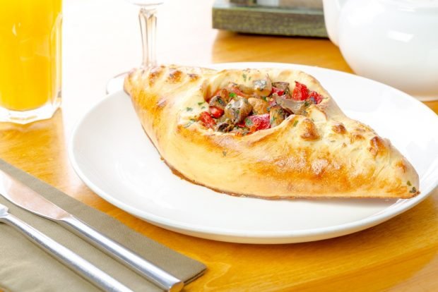 Khachapuri with tomatoes and mushrooms is a simple and delicious recipe, how to cook step by step