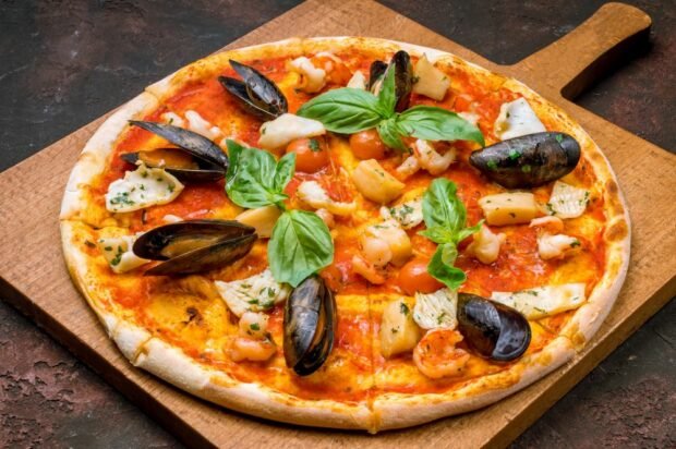 Seafood pizza is a simple and delicious recipe, how to cook step by step