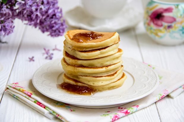 Sour milk pancakes – a simple and delicious recipe with photos (step by step)