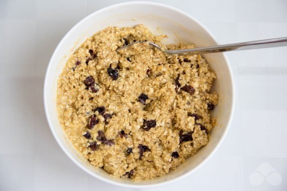 Oatmeal cookies with raisins and sesame seeds: photo of recipe preparation, step 5