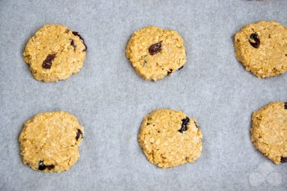 Oatmeal cookies with raisins and sesame seeds: photo of recipe preparation, step 6