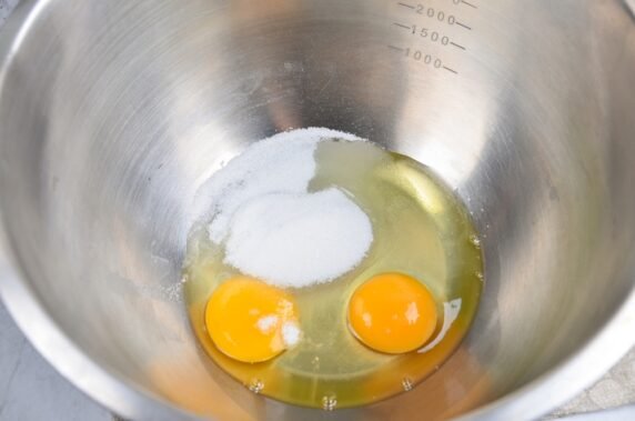 Classic recipe for pancakes with milk: photo of recipe preparation, step 1