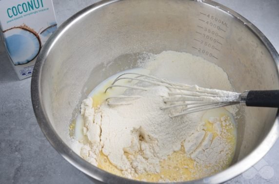 Pancakes with coconut milk: photo of recipe preparation, step 2