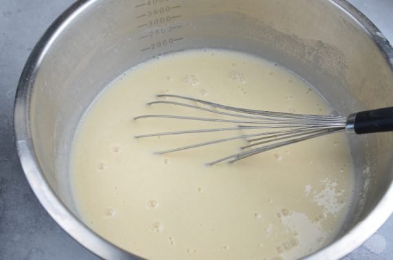 Pancakes with coconut milk: photo of recipe preparation, step 4