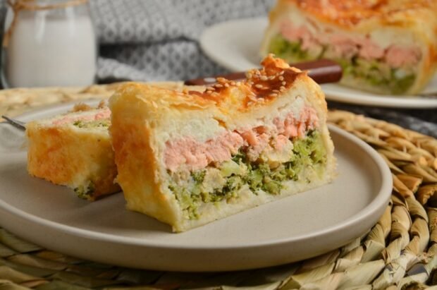 Puff pastry pie with salmon and broccoli – a simple and delicious recipe with photos (step by step)