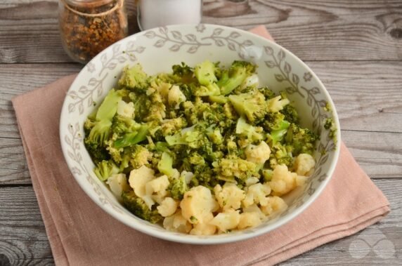 Puff pastry pie with salmon and broccoli: photo of recipe preparation, step 1 Puff pastry pie with salmon and broccoli: photo of recipe preparation, step 1