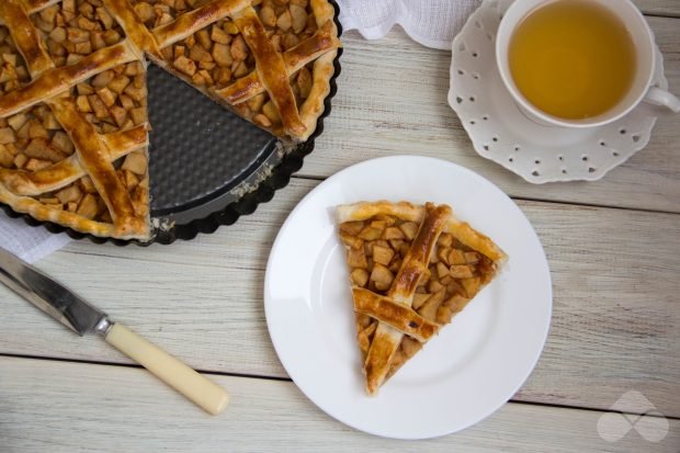 Puff pastry apple pie