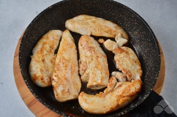 Chicken and mushroom pies: photo of recipe preparation, step 4