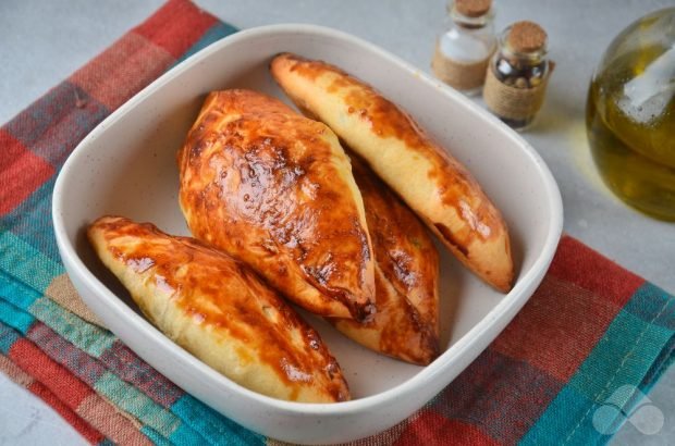 Chicken and mushroom pies