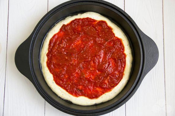 Cheese pizza in a frying pan: photo of recipe preparation, step 2 Cheese pizza in a frying pan: photo of recipe preparation, step 2