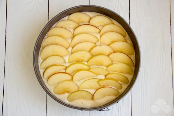 Charlotte with apples without sugar: photo of recipe preparation, step 8