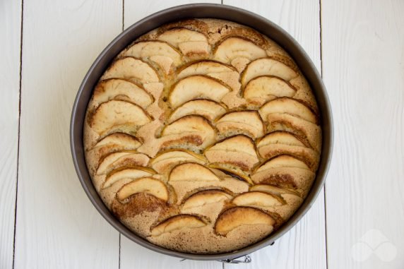 Charlotte with apples without sugar: photo of recipe preparation, step 9