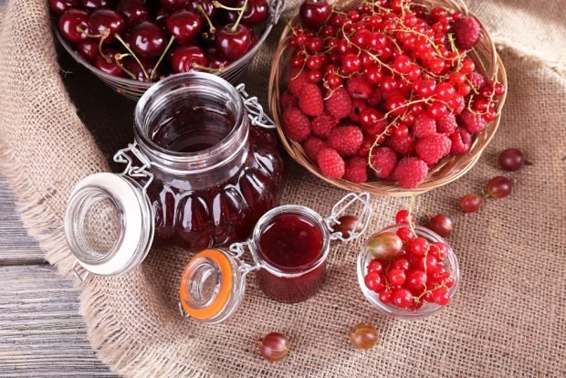 Cherry and red currant jam is a simple and delicious recipe, how to cook step by step