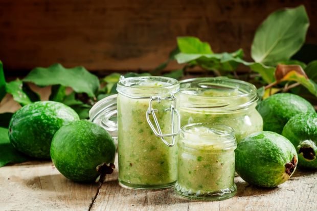 Feijoa jam with sugar without cooking is a simple and delicious recipe, how to cook step by step