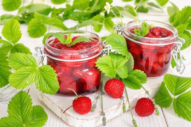 Strawberries in syrup for winter – a simple and delicious recipe, how to cook step by step