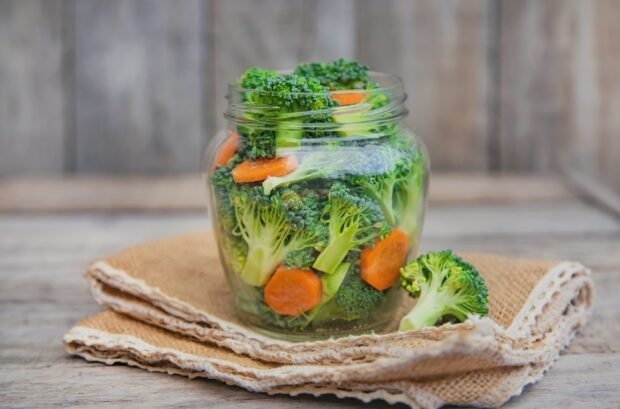 Pickled broccoli with carrots – a simple and delicious recipe, how to cook step by step