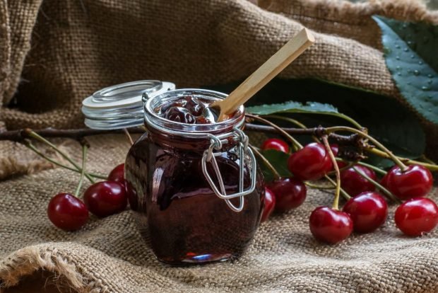 Cherry jam with stones with gelatin – a simple and delicious recipe, how to cook step by step