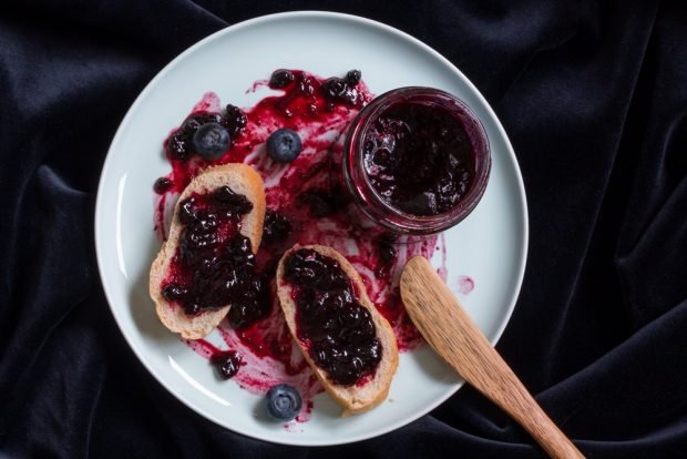 Blueberry jam with lemon is a simple and delicious recipe, how to cook step by step