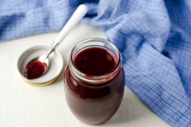 Blackcurrant juice jelly is a simple and delicious recipe how to cook step by step