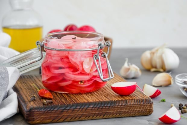 Salad with radish and garlic – a simple and delicious recipe, how to cook step by step