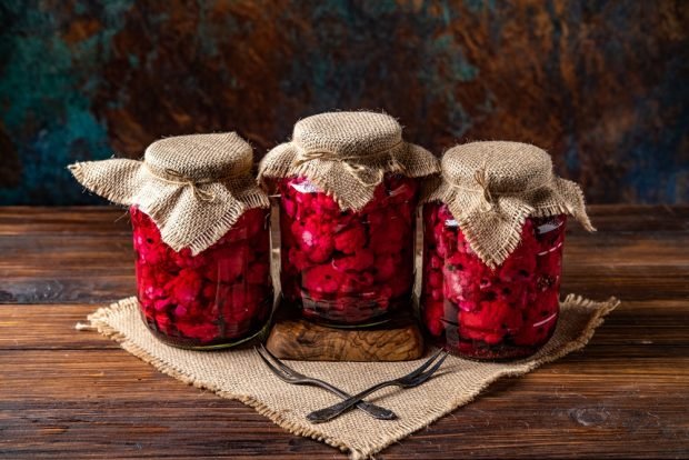 Cauliflower with beetroot for winter is a simple and delicious recipe, how to cook step by step