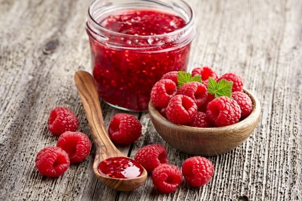 Raspberries ground with sugar for the winter without cooking – a simple and delicious recipe how to cook step by step