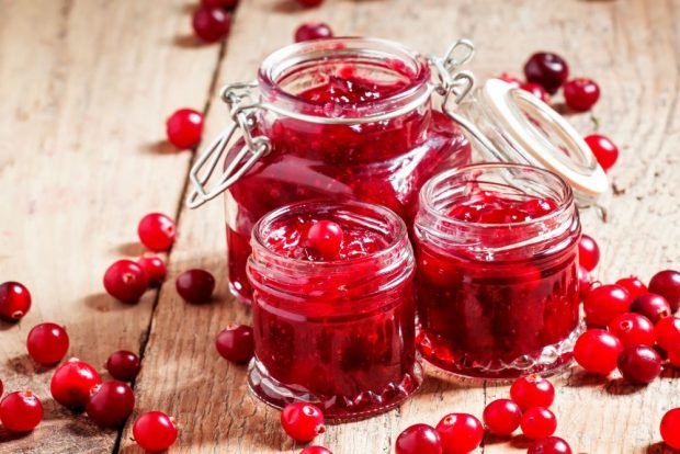 Cranberry jelly without gelatin is a simple and delicious recipe how to cook step by step