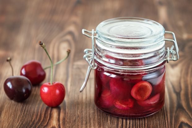 Cherries in their own juice for the winter – a simple and delicious recipe, how to cook step by step