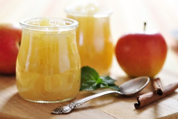 Apple jam with mint 