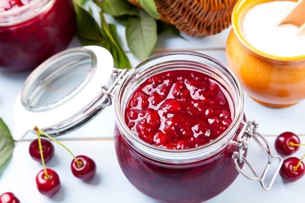 Cherry jam with seedless sugar is a simple and delicious recipe, how to cook step by step