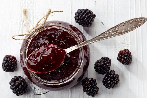 Thick jam–five minutes of blackberries – a simple and delicious recipe, how to cook step by step