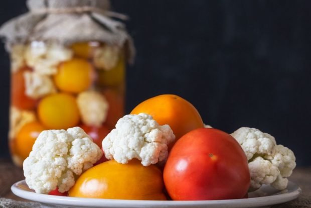 Tomatoes with cauliflower for winter – a simple and delicious recipe, how to cook step by step