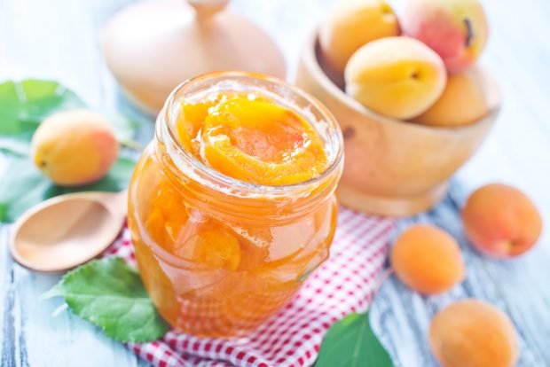 Apricot jam slices in syrup – a simple and delicious recipe how to cook step by step