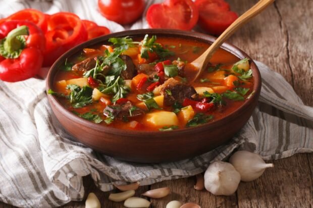 Tomato soup with beef and vegetables is a simple and delicious recipe, how to cook step by step