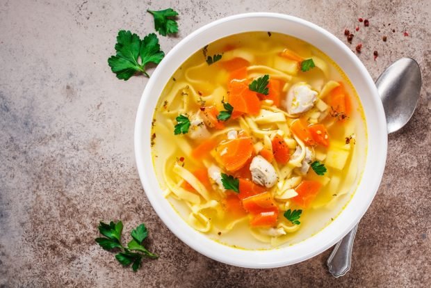 Chicken soup with noodles and carrots – a simple and delicious recipe, how to cook step by step