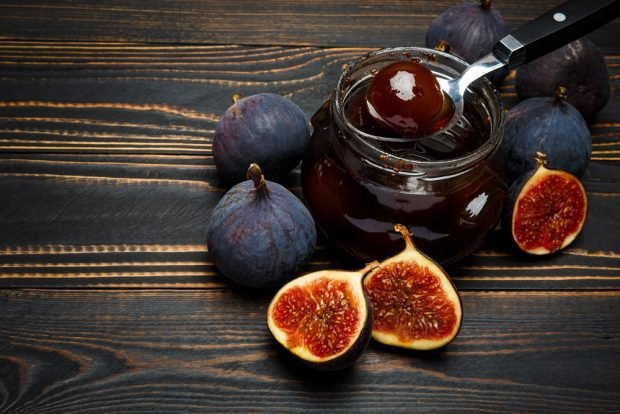 Dark fig jam – a simple and delicious recipe, how to cook step by step