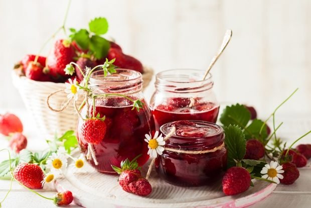 Jam-five minutes of strawberries without sterilization – a simple and delicious recipe, how to cook step by step