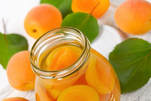 Apricot compote with honey for winter is a simple and delicious recipe, how to cook step by step