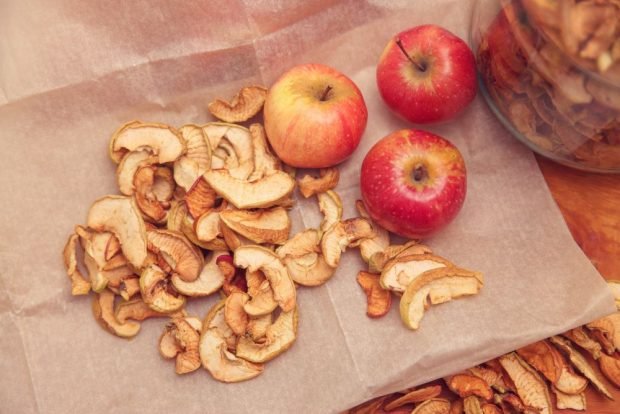 Dried apples in the oven for the winter – a simple and delicious recipe, how to cook step by step