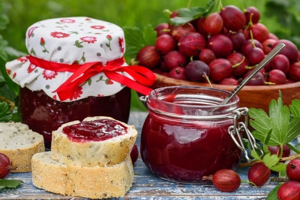 Thick jelly-five minutes of red gooseberry is a simple and delicious recipe how to cook step by step